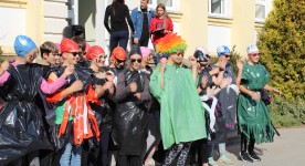 Sevi parāda 7.B klase.