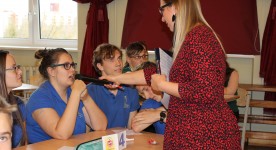 Uz fināla jautājumu atbild "Līmes podiņa nēsātāji".