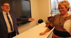 Par jauno bioloģijas kabinetu priecājas skolotāja Gita Heistere, ne mazāk - domes priekšsēdētāja vietnieks Guntis Safranovičs