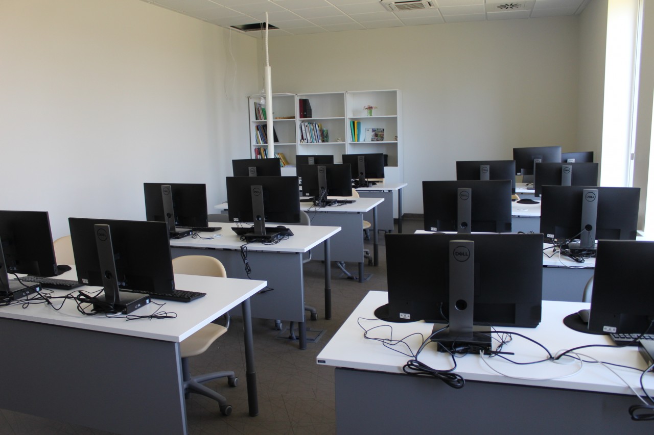 16.jūnijā beidzās pieteikumu pieņemšana Dobeles Valsts ģimnāzijas vispārējās vidējās izglītības programmā piedāvātajos četros virzienos. Kā informē 10. klašu uzņemšanas komisija, kopumā uzņemts 61 skolēns.