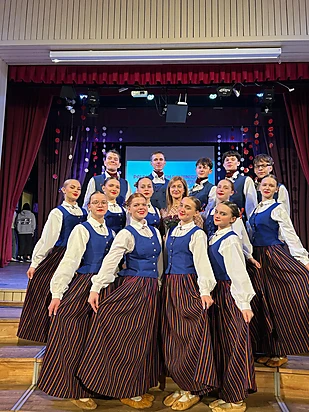 JDK "Solis" ciemojas Penkulē koncertā Polka sniegā un Svitenē pie JDK "Madaras"