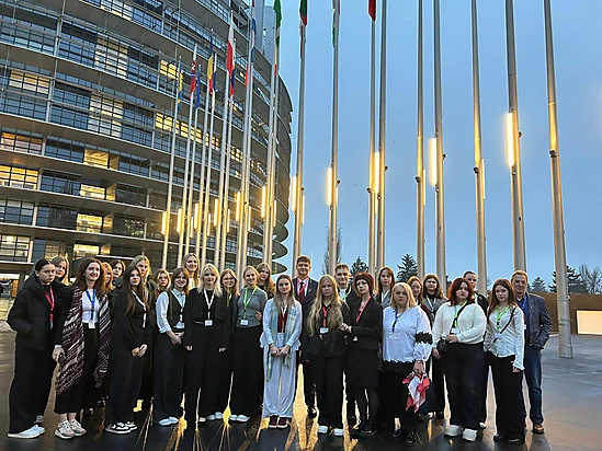 Dobeles Valsts ģimnāzijas skolēni EUROSCOLA pasākumā Eiropas Parlamentā Strasbūrā